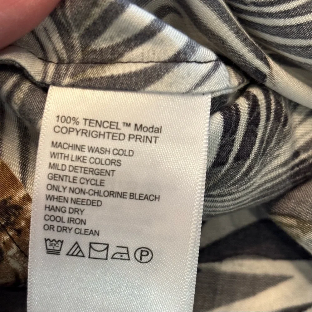 NWT Tommy Bahama Coastal Petals Split Neck Top in Black, Small, Spring Summer